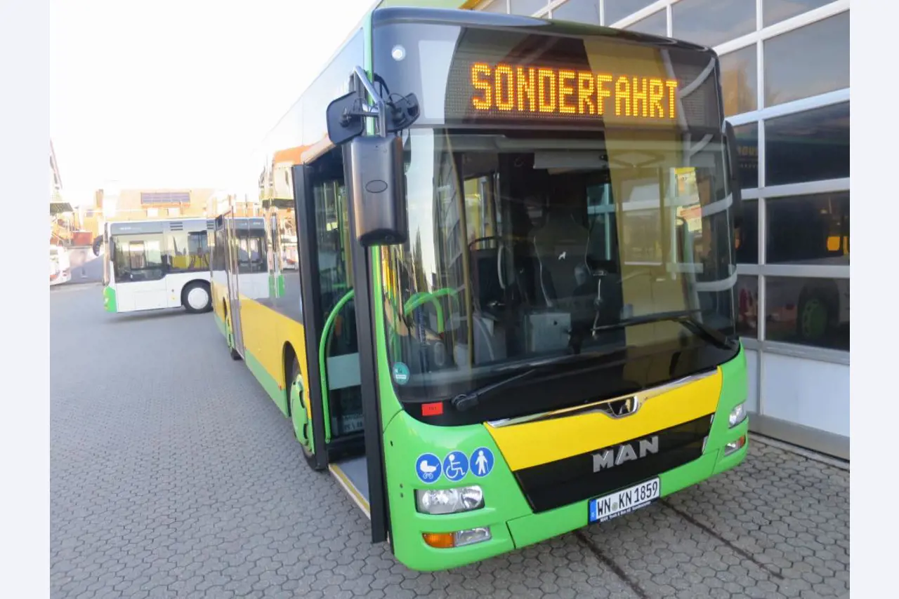 Ölkabinett, AU-Tester, Displayprüfgerät und Skikoffer für Busse-1