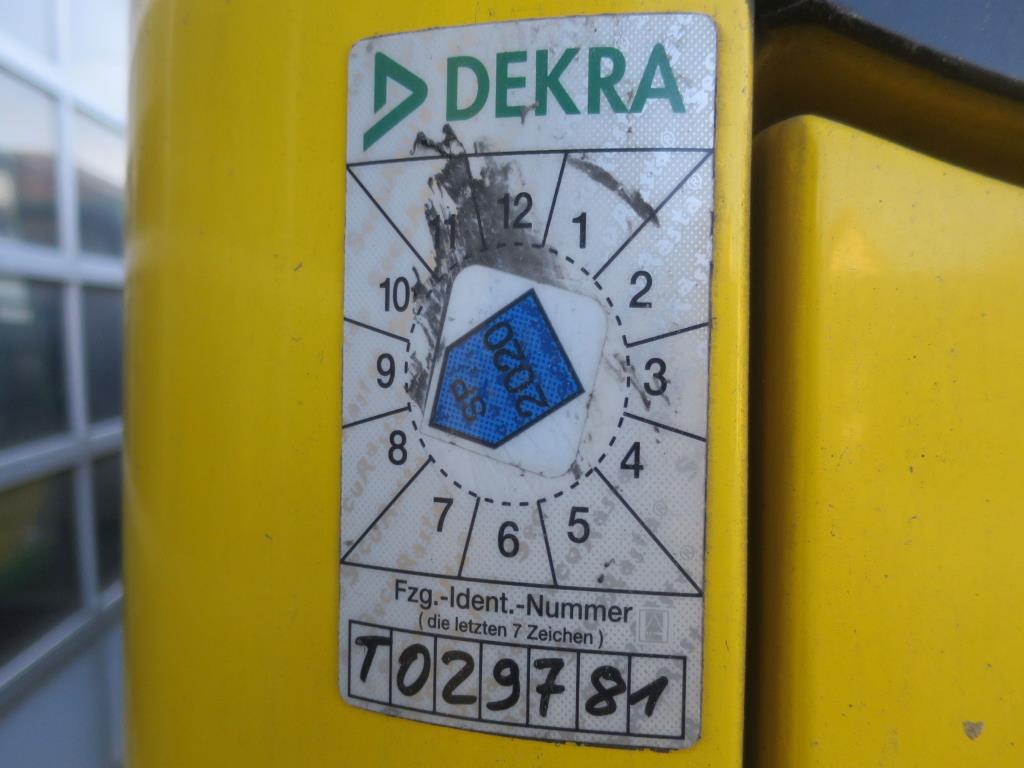 Ölkabinett, AU-Tester, Displayprüfgerät und Skikoffer für Busse-6