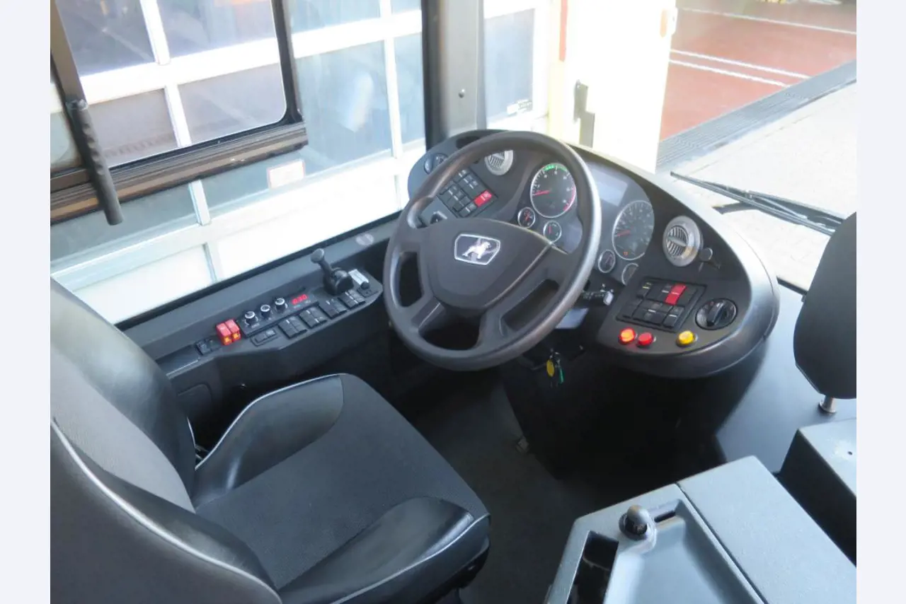 Ölkabinett, AU-Tester, Displayprüfgerät und Skikoffer für Busse-7