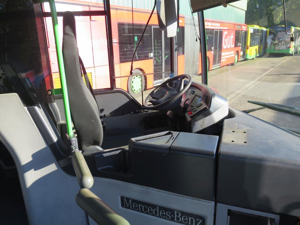 Szafa olejowa, tester AU, tester wyświetlacza i futerał na narty do autobusów-4