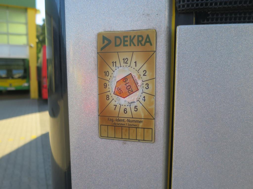 Szafa olejowa, tester AU, tester wyświetlacza i futerał na narty do autobusów-8