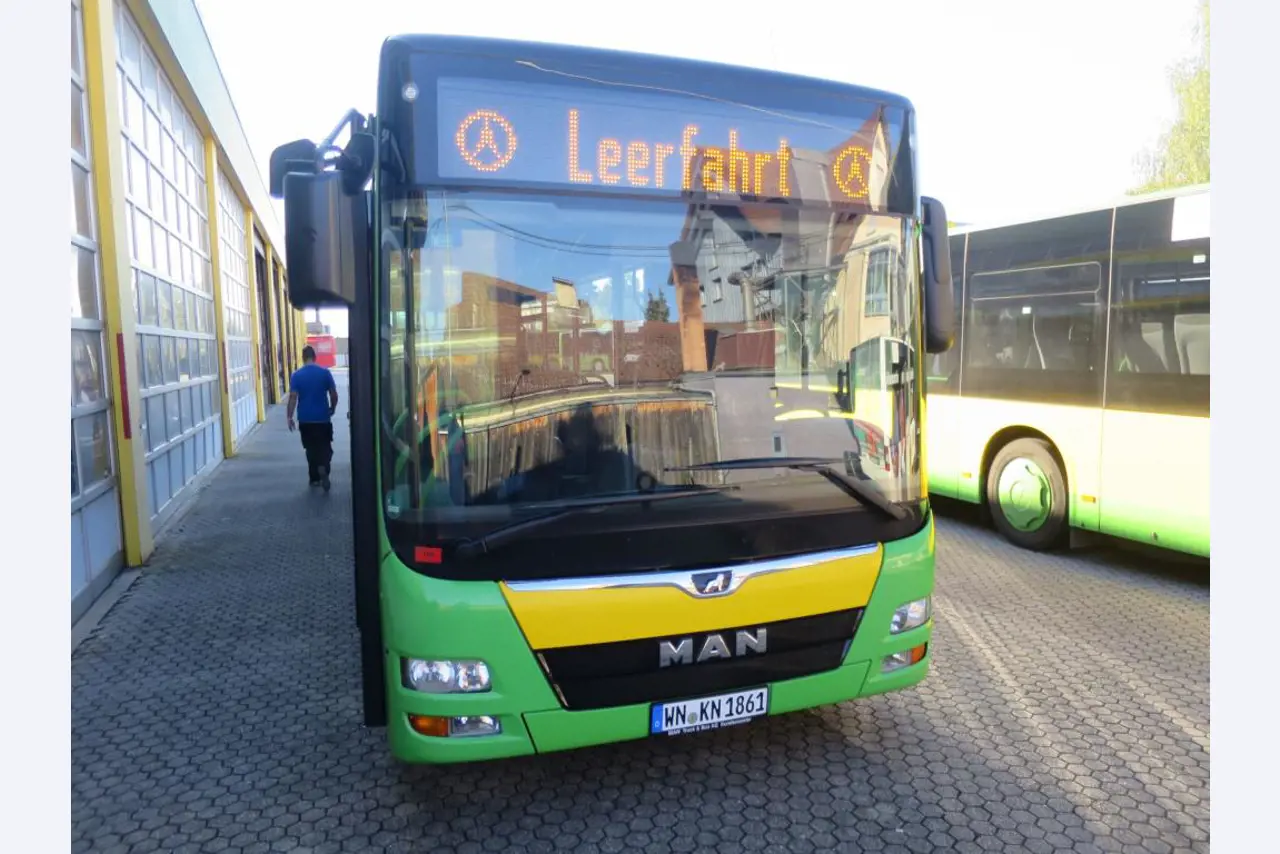 Ölkabinett, AU-Tester, Displayprüfgerät und Skikoffer für Busse-1