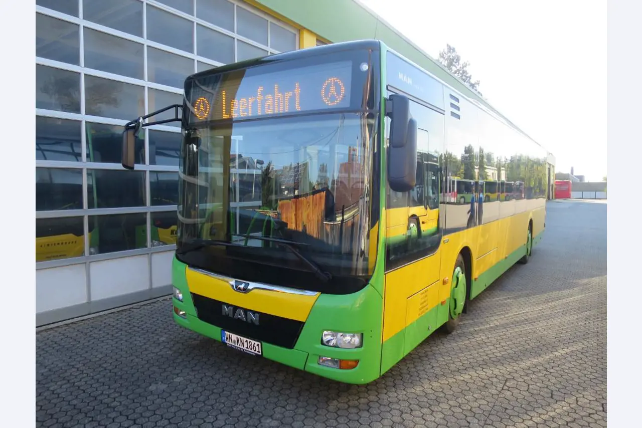 Ölkabinett, AU-Tester, Displayprüfgerät und Skikoffer für Busse-2