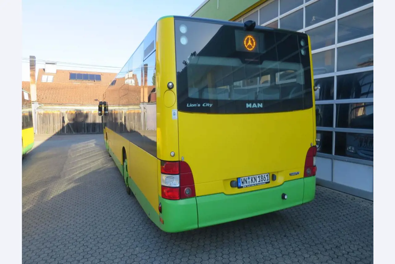 Ölkabinett, AU-Tester, Displayprüfgerät und Skikoffer für Busse-3