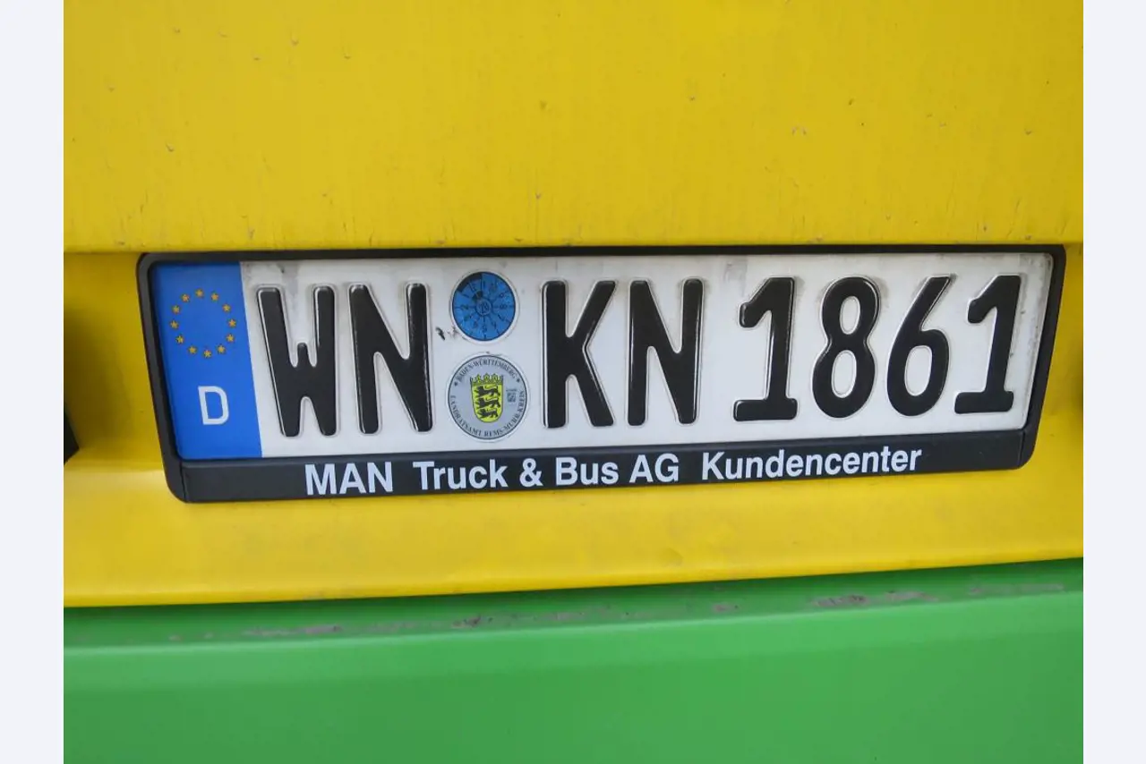 Ölkabinett, AU-Tester, Displayprüfgerät und Skikoffer für Busse-4