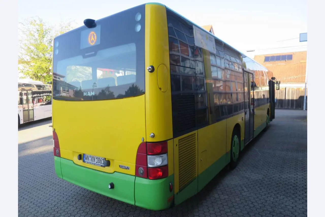 Ölkabinett, AU-Tester, Displayprüfgerät und Skikoffer für Busse-6