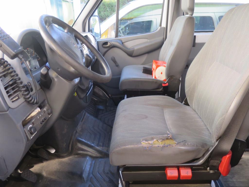 Szafa olejowa, tester AU, tester wyświetlacza i futerał na narty do autobusów-3