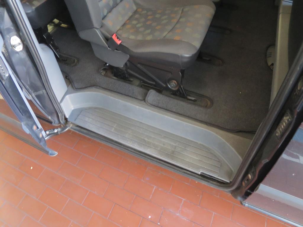 Oil cabinet, AU tester, display tester and ski case for buses-2