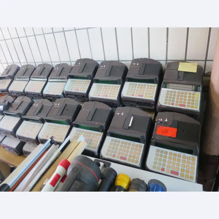 Ölkabinett, AU-Tester, Displayprüfgerät und Skikoffer für Busse-1