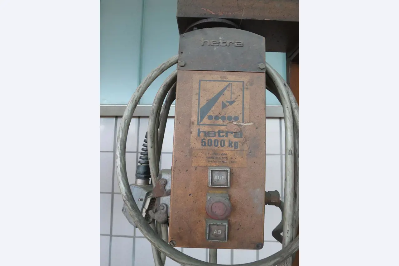 Oliekast, AU tester, display tester en skikoffer voor bussen-3