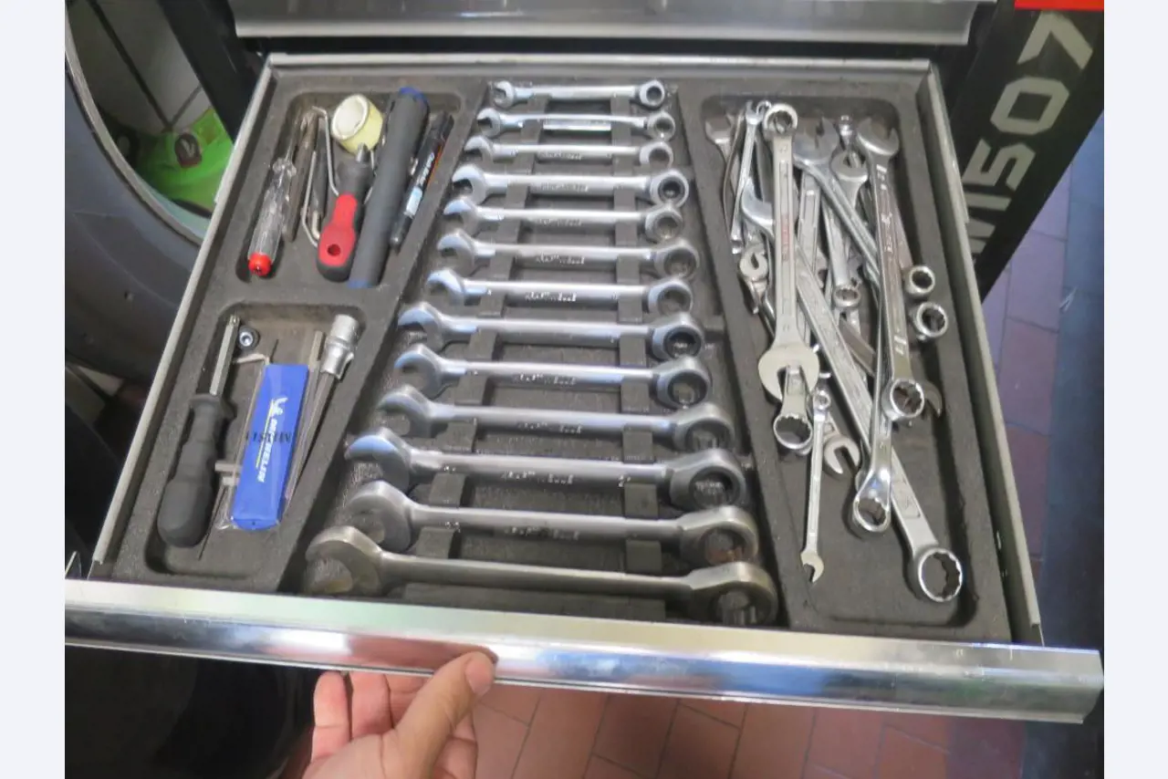 Armário de óleo, testador AU, testador de ecrã e mala de esqui para autocarros-4