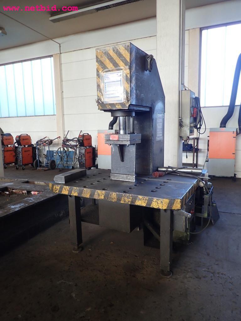 Maszyny oraz sprzęt operacyjny i biurowy z sektora konstrukcji stalowych-1