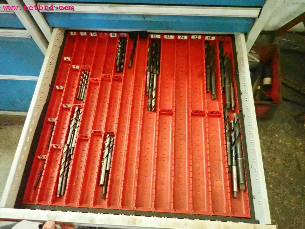 Maszyny oraz sprzęt operacyjny i biurowy z sektora konstrukcji stalowych-12