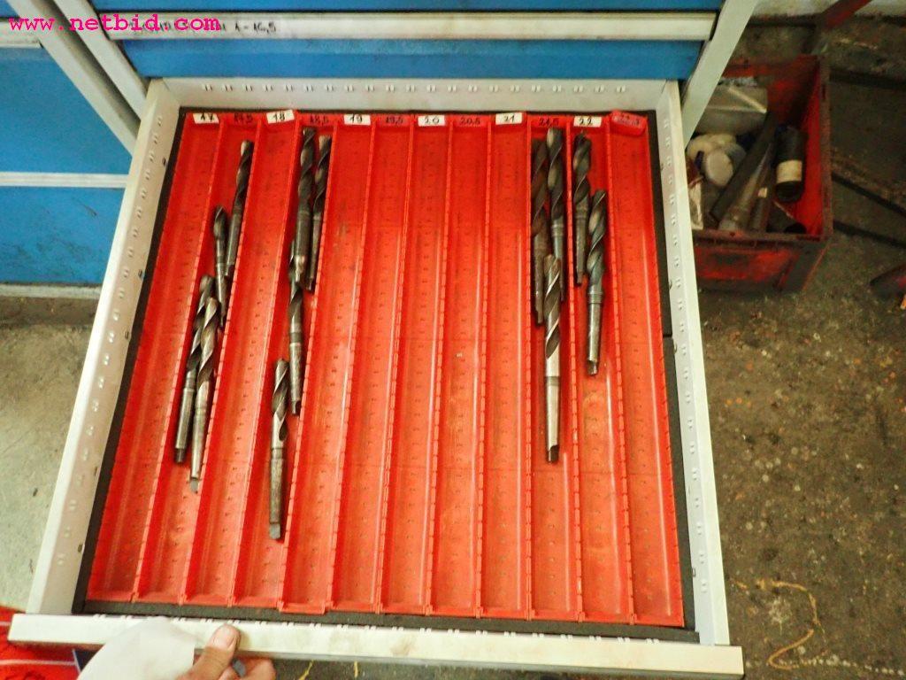 Maszyny oraz sprzęt operacyjny i biurowy z sektora konstrukcji stalowych-13