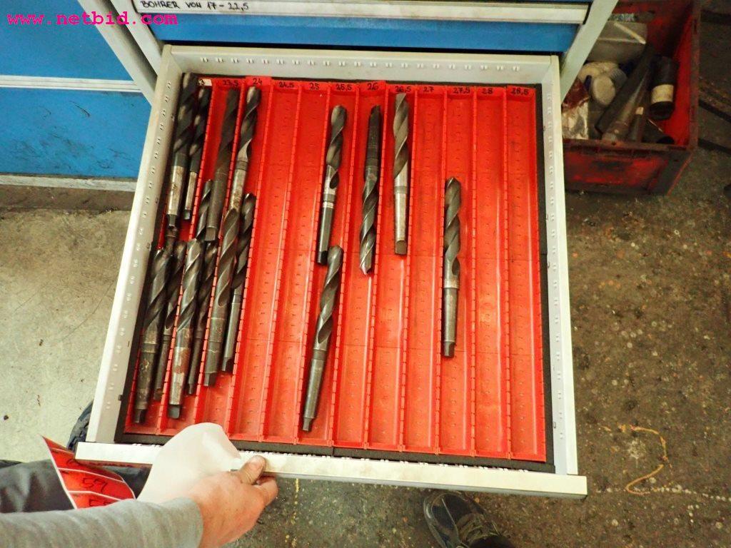 Maszyny oraz sprzęt operacyjny i biurowy z sektora konstrukcji stalowych-14