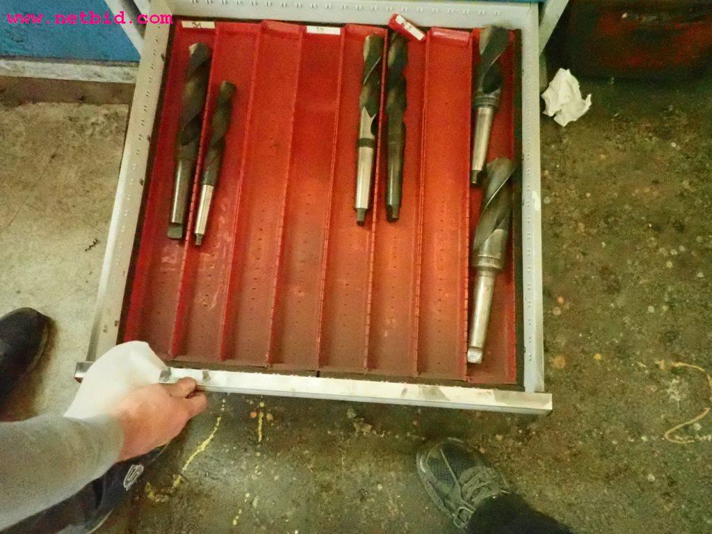 Maszyny oraz sprzęt operacyjny i biurowy z sektora konstrukcji stalowych-15