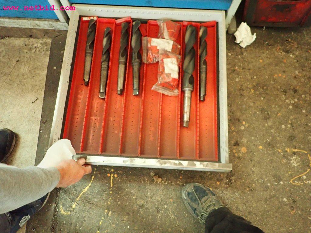 Maszyny oraz sprzęt operacyjny i biurowy z sektora konstrukcji stalowych-16