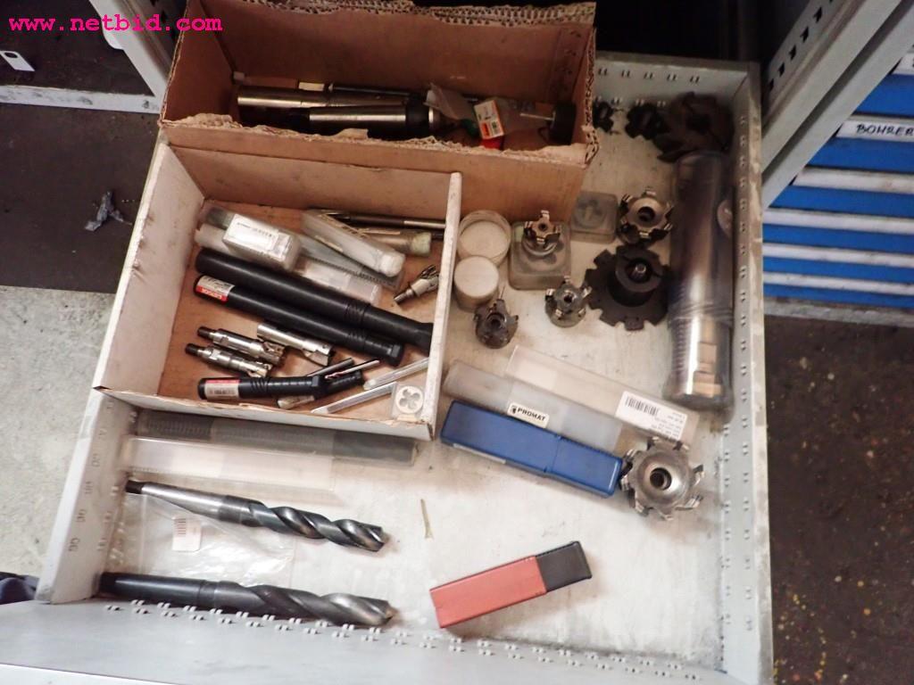 Maszyny oraz sprzęt operacyjny i biurowy z sektora konstrukcji stalowych-4