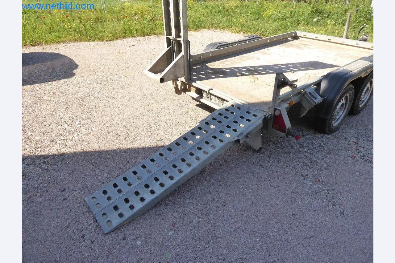 Bouwmachines, bedrijfsvoertuigen, aanhangwagens en ander handgereedschap van een bouwbedrijf-10