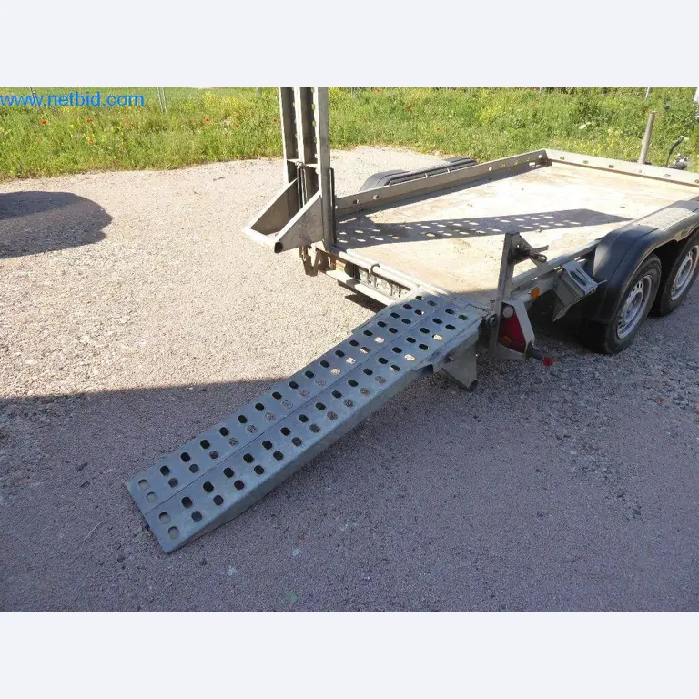 Bouwmachines, bedrijfsvoertuigen, aanhangwagens en ander handgereedschap van een bouwbedrijf-10