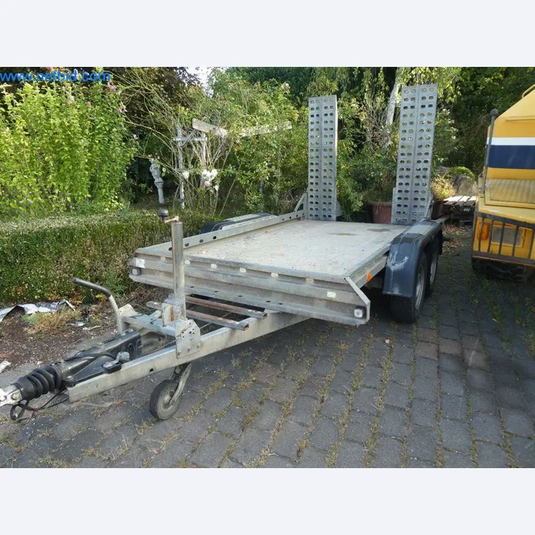 Bouwmachines, bedrijfsvoertuigen, aanhangwagens en ander handgereedschap van een bouwbedrijf-1