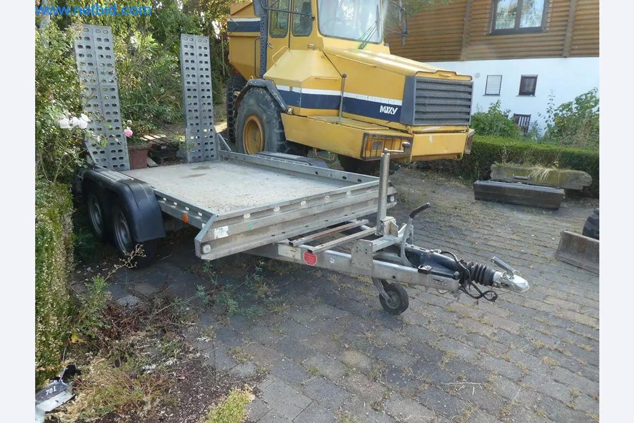 Bouwmachines, bedrijfsvoertuigen, aanhangwagens en ander handgereedschap van een bouwbedrijf-2