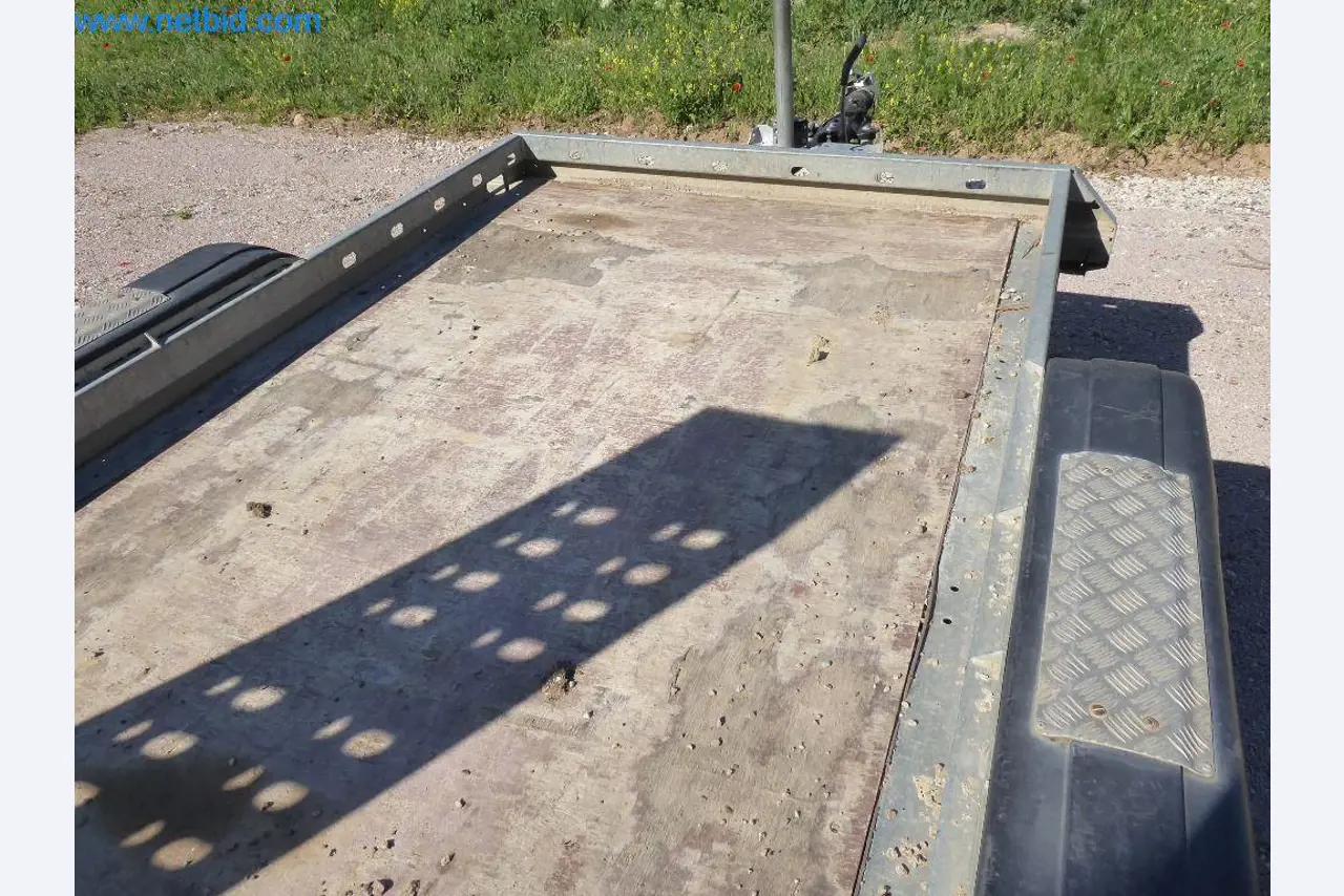Bouwmachines, bedrijfsvoertuigen, aanhangwagens en ander handgereedschap van een bouwbedrijf-3