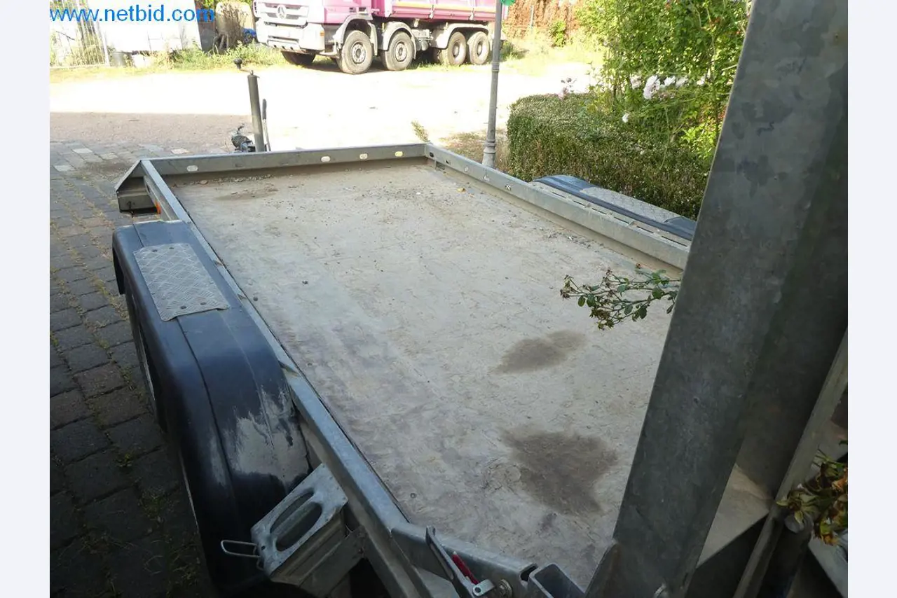 Bouwmachines, bedrijfsvoertuigen, aanhangwagens en ander handgereedschap van een bouwbedrijf-5