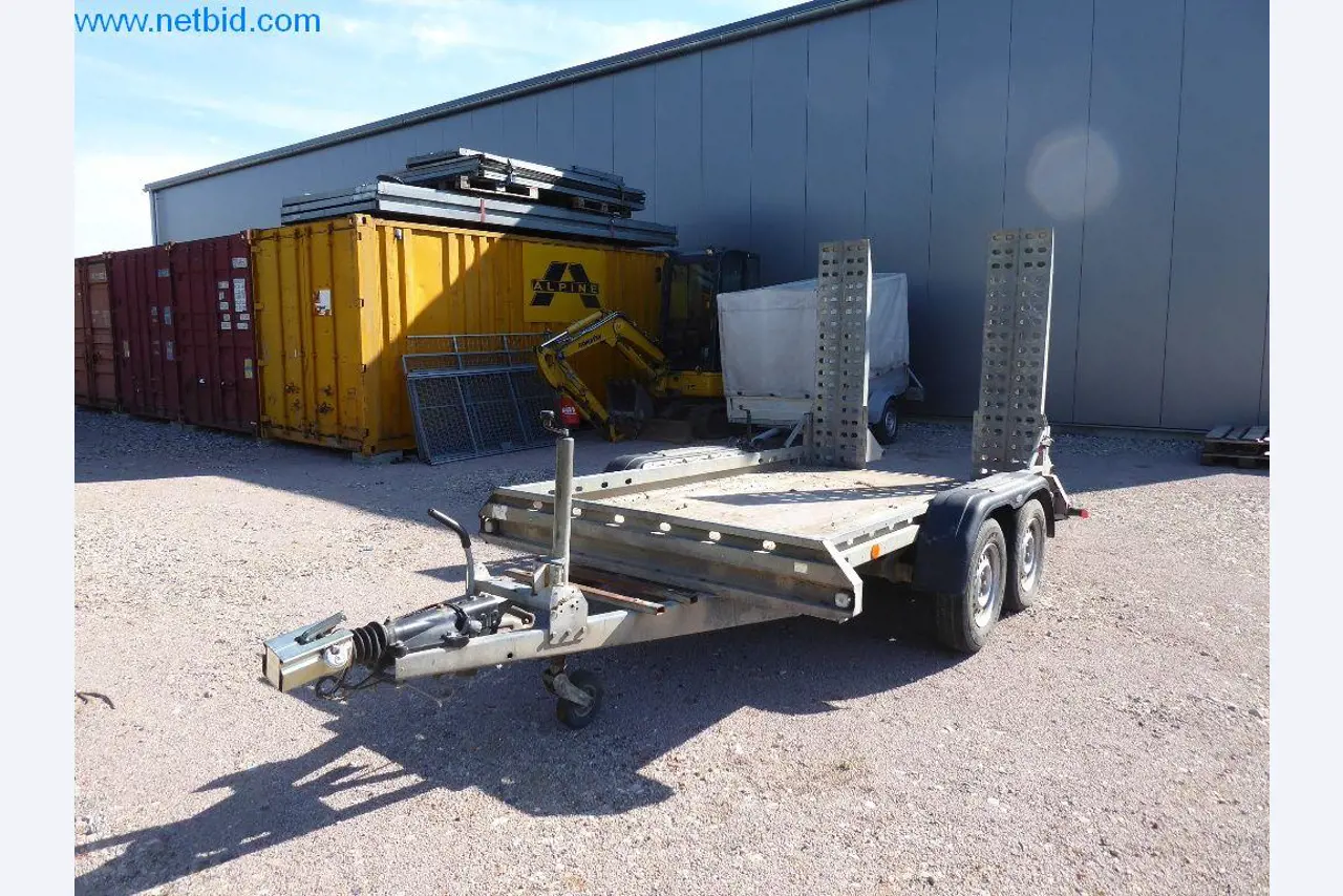 Bouwmachines, bedrijfsvoertuigen, aanhangwagens en ander handgereedschap van een bouwbedrijf-6