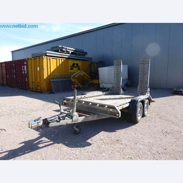 Bouwmachines, bedrijfsvoertuigen, aanhangwagens en ander handgereedschap van een bouwbedrijf-6