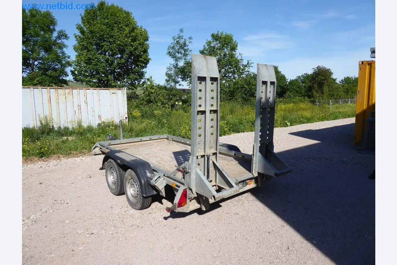 Bouwmachines, bedrijfsvoertuigen, aanhangwagens en ander handgereedschap van een bouwbedrijf-7