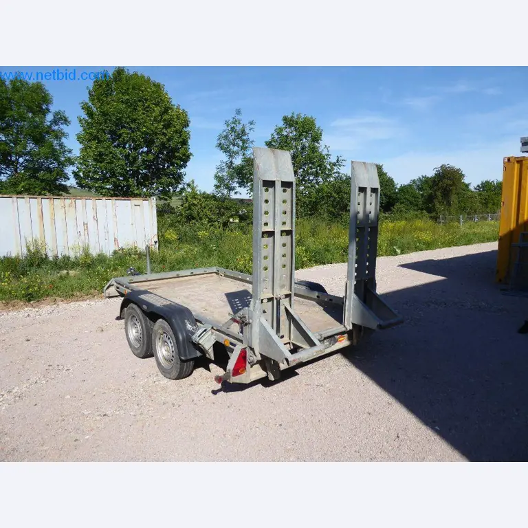 Bouwmachines, bedrijfsvoertuigen, aanhangwagens en ander handgereedschap van een bouwbedrijf-7