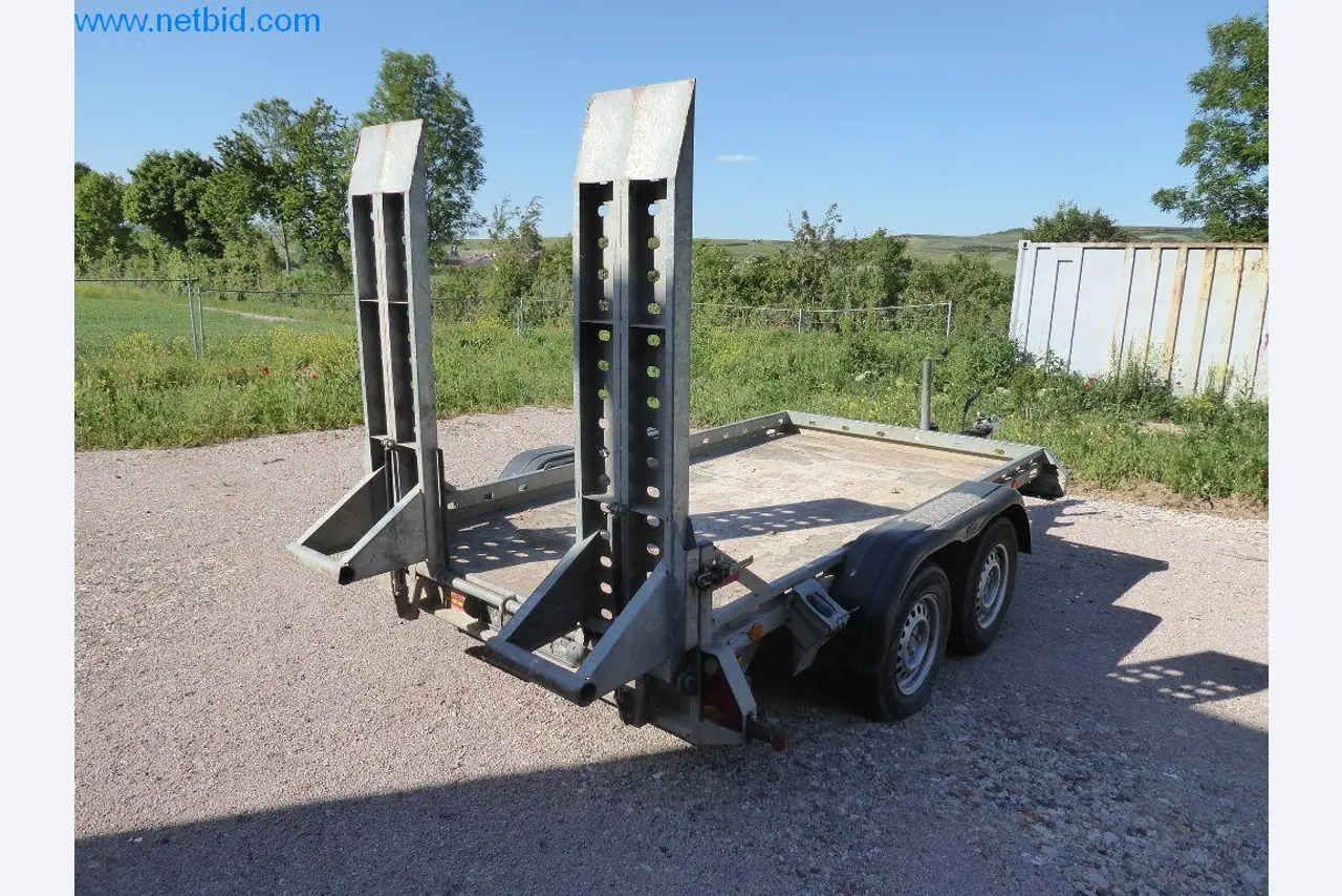 Bouwmachines, bedrijfsvoertuigen, aanhangwagens en ander handgereedschap van een bouwbedrijf-8