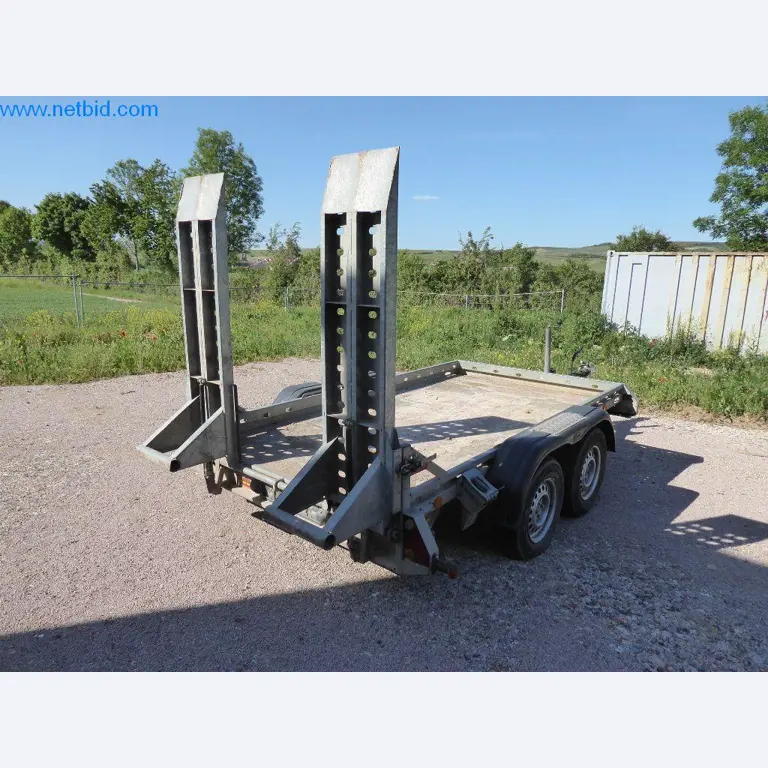 Bouwmachines, bedrijfsvoertuigen, aanhangwagens en ander handgereedschap van een bouwbedrijf-8