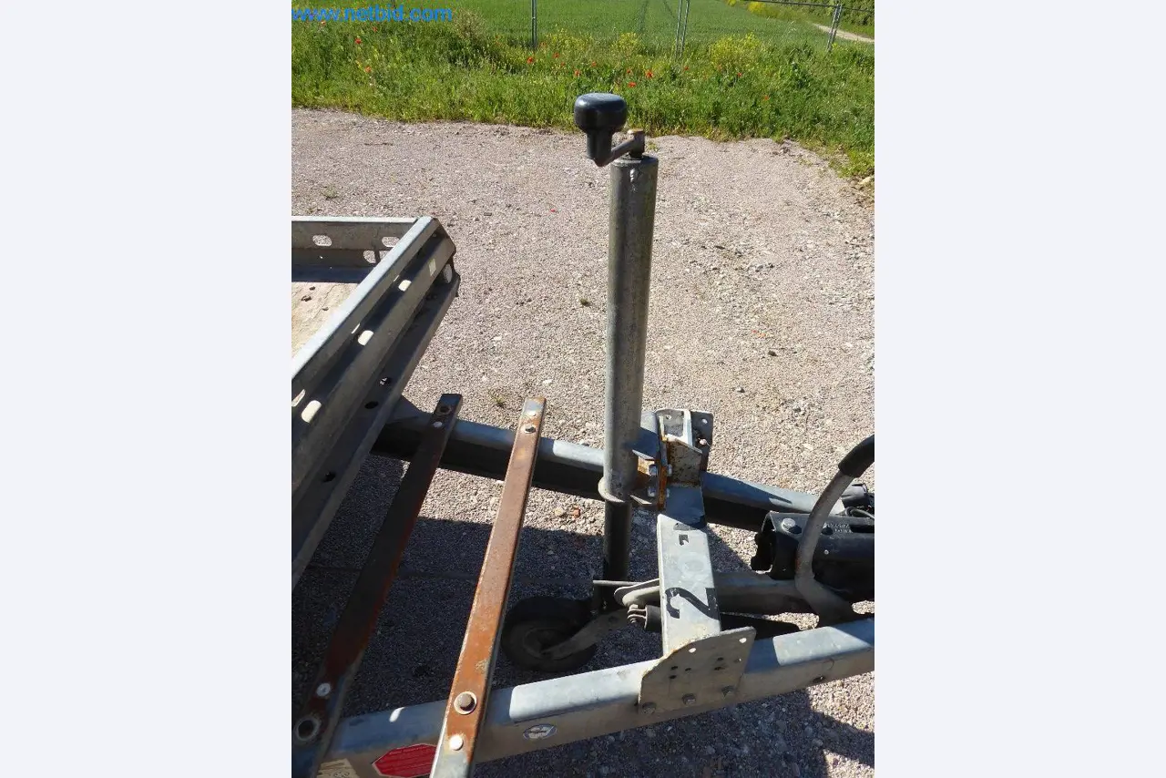 Bouwmachines, bedrijfsvoertuigen, aanhangwagens en ander handgereedschap van een bouwbedrijf-9