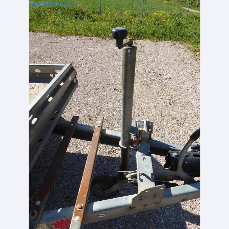 Bouwmachines, bedrijfsvoertuigen, aanhangwagens en ander handgereedschap van een bouwbedrijf-9