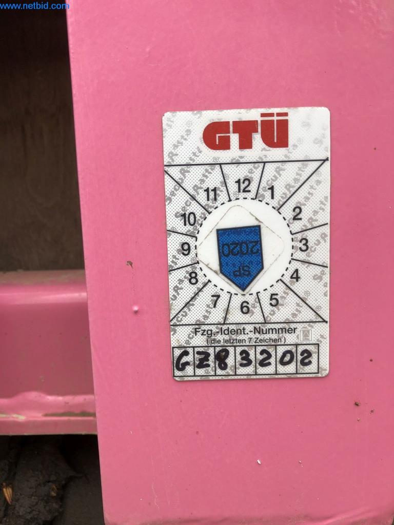 Maszyny budowlane, pojazdy użytkowe, samochody, przyczepy i inne narzędzia ręczne-10