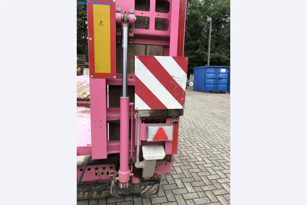 Bouwmachines, bedrijfsvoertuigen, aanhangwagens en ander handgereedschap van een bouwbedrijf-11