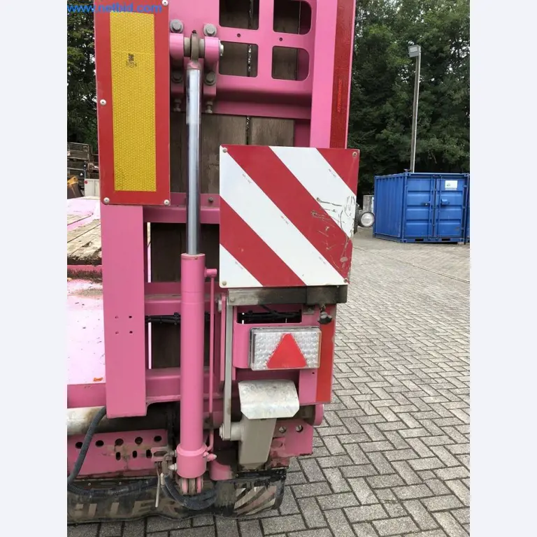 Bouwmachines, bedrijfsvoertuigen, aanhangwagens en ander handgereedschap van een bouwbedrijf-11