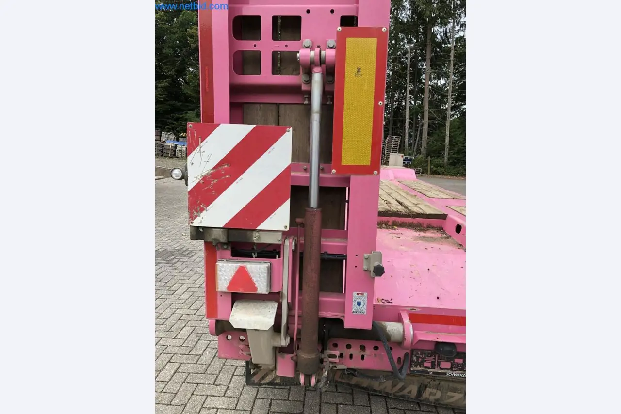 Bouwmachines, bedrijfsvoertuigen, aanhangwagens en ander handgereedschap van een bouwbedrijf-12