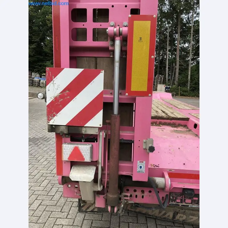 Bouwmachines, bedrijfsvoertuigen, aanhangwagens en ander handgereedschap van een bouwbedrijf-12