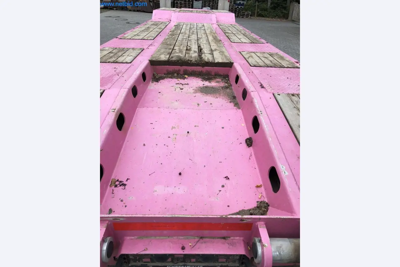 Bouwmachines, bedrijfsvoertuigen, aanhangwagens en ander handgereedschap van een bouwbedrijf-13