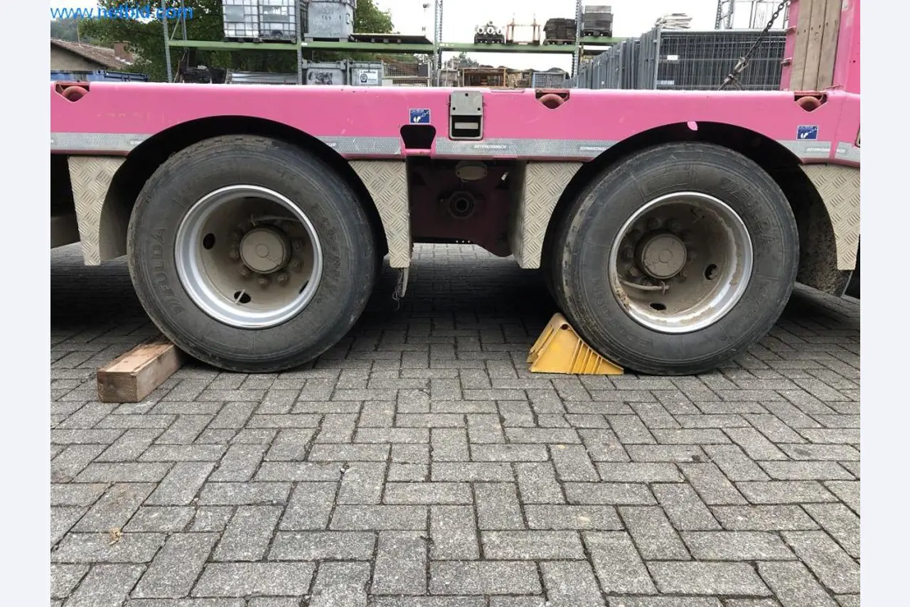 Bouwmachines, bedrijfsvoertuigen, aanhangwagens en ander handgereedschap van een bouwbedrijf-15