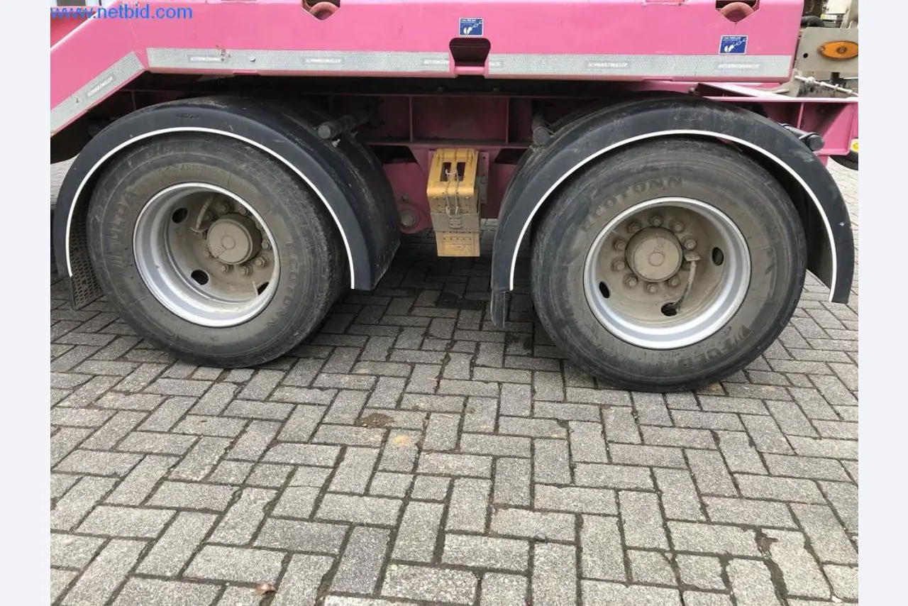 Bouwmachines, bedrijfsvoertuigen, aanhangwagens en ander handgereedschap van een bouwbedrijf-17