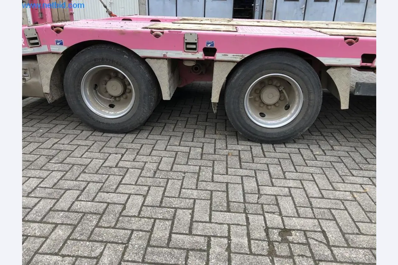 Bouwmachines, bedrijfsvoertuigen, aanhangwagens en ander handgereedschap van een bouwbedrijf-18