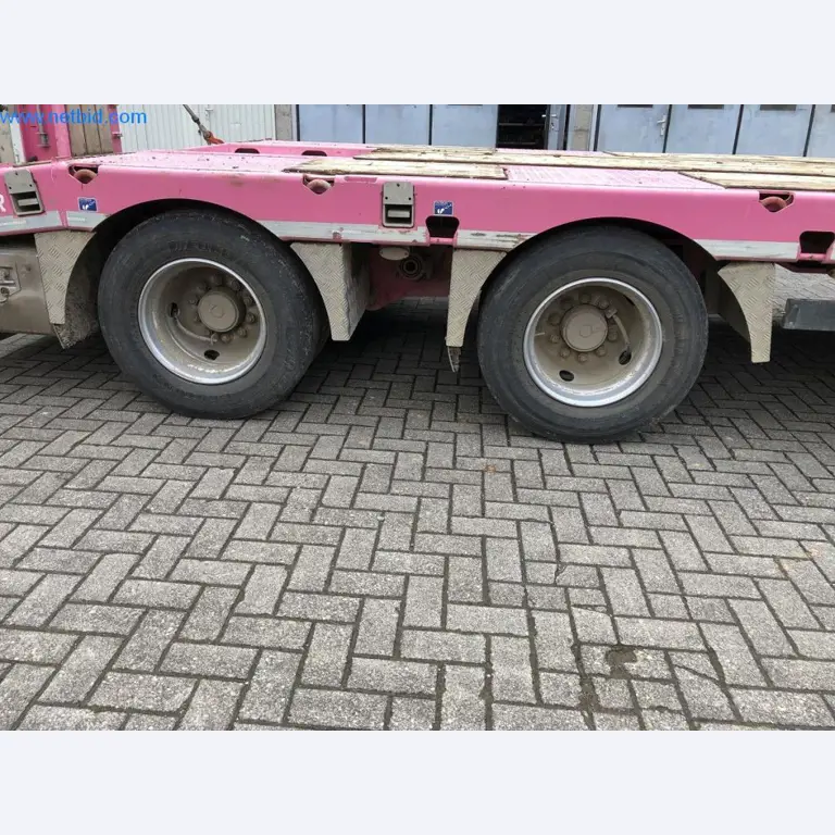 Bouwmachines, bedrijfsvoertuigen, aanhangwagens en ander handgereedschap van een bouwbedrijf-18