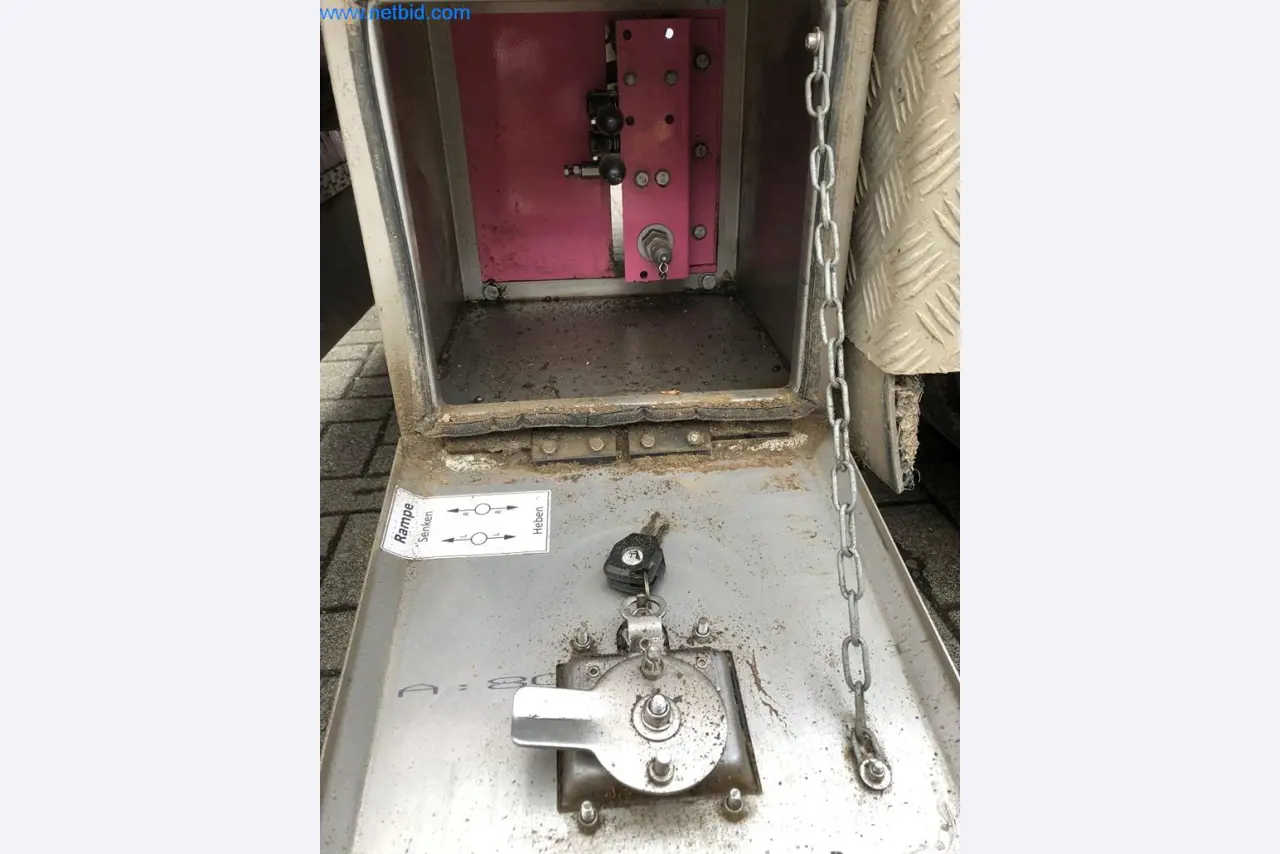 Bouwmachines, bedrijfsvoertuigen, aanhangwagens en ander handgereedschap van een bouwbedrijf-19