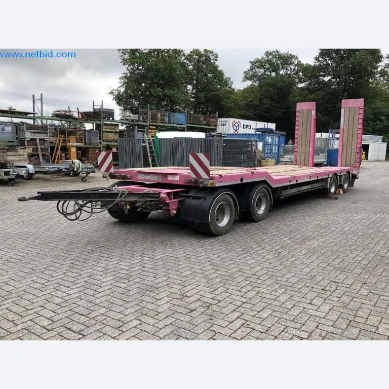 Bouwmachines, bedrijfsvoertuigen, aanhangwagens en ander handgereedschap van een bouwbedrijf-1