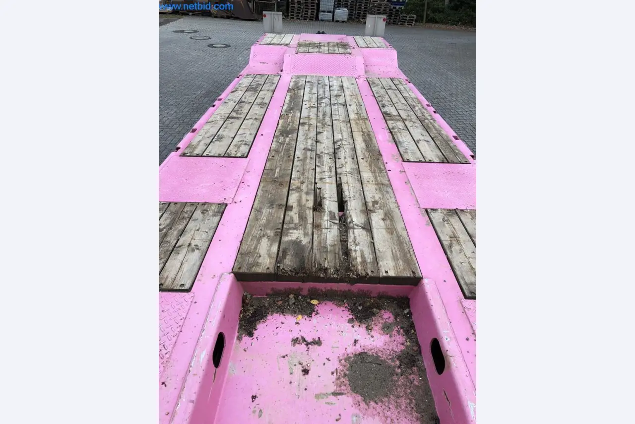 Bouwmachines, bedrijfsvoertuigen, aanhangwagens en ander handgereedschap van een bouwbedrijf-21