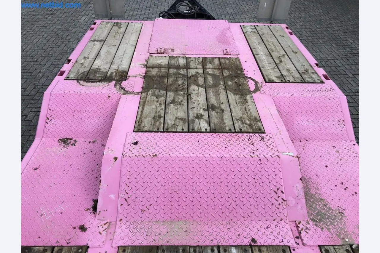 Bouwmachines, bedrijfsvoertuigen, aanhangwagens en ander handgereedschap van een bouwbedrijf-23